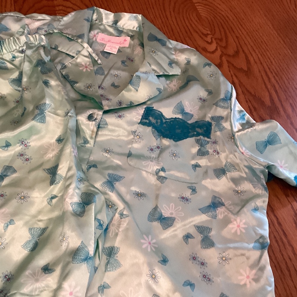 Pajamas made of polyester silk